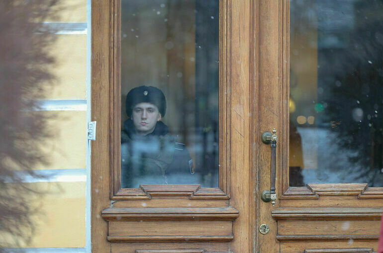 Путин поручил обеспечить военным двухнедельные отпуска каждые полгода