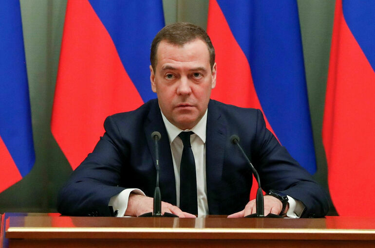 Медведев призвал создать единый госреестр исполнительного производства