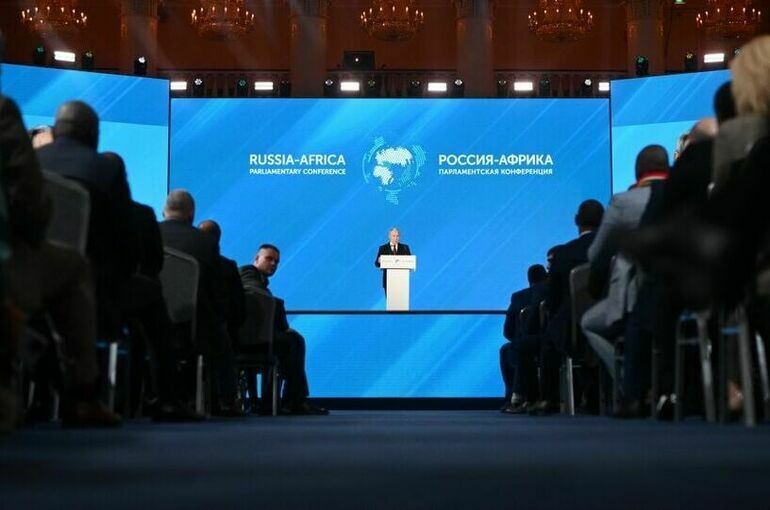 Путин: Россия готова передавать африканцам мобильные лаборатории