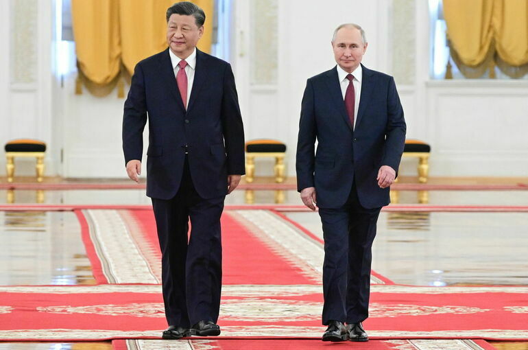 Путин предложил торговать за юани по всему миру