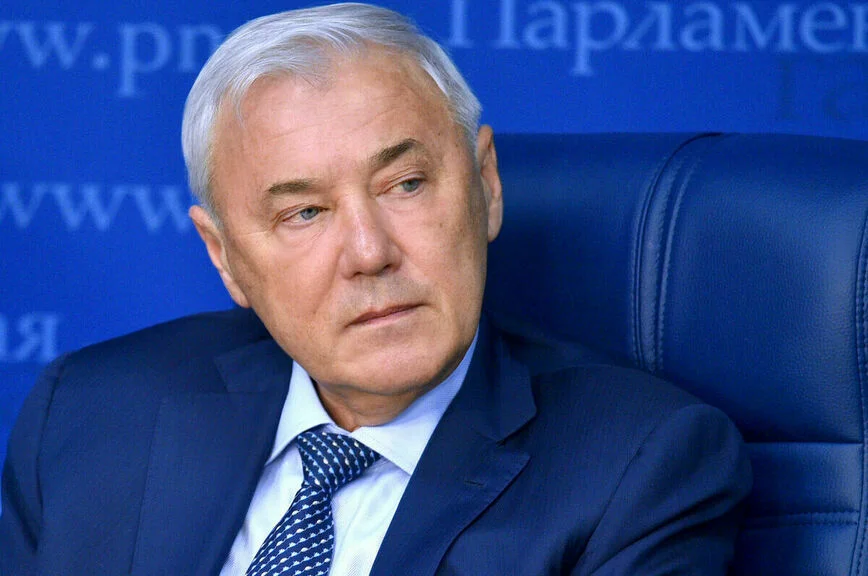 Анатолий Аксаков