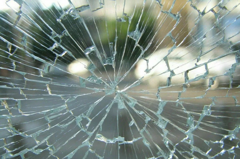 Четыре человека погибли в Крыму при столкновении поезда с автомобилем