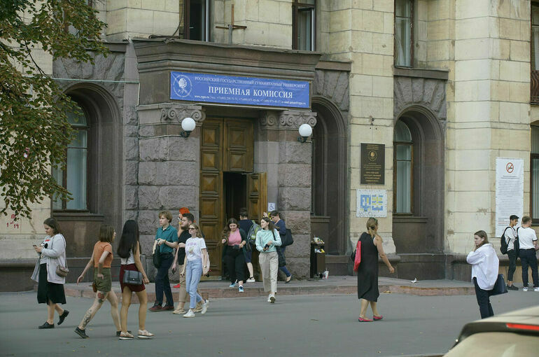 Для не сдающих ЕГЭ абитуриентов из новых регионов установят вступительные экзамены