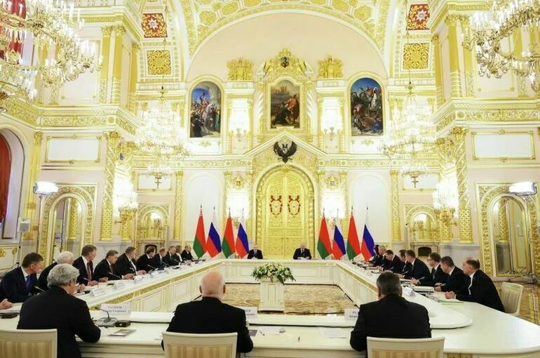 Россия усиливает ядерный щит, Белоруссия «накрывает» схроны диверсантов