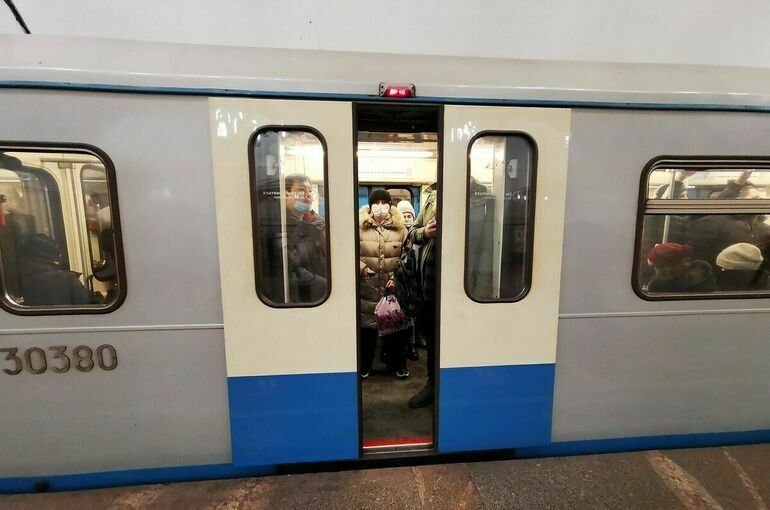 В московском метро погиб упавший под поезд мужчина