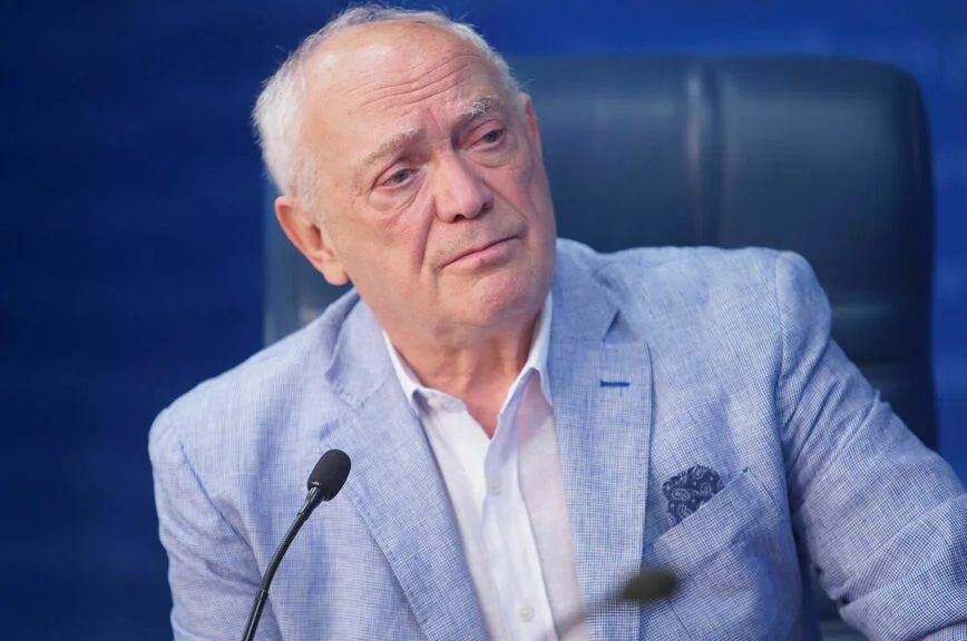 Александр Румянцев.