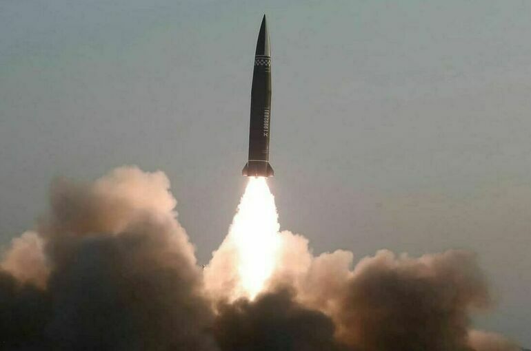 КНДР запустила в сторону Японии, предположительно, баллистическую ракету 