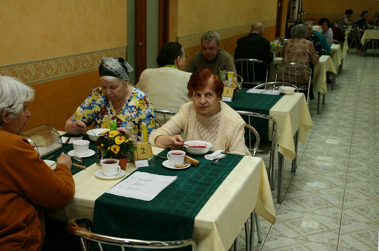 В Минтруде рассказали, как получить горячее питание и временное жилье