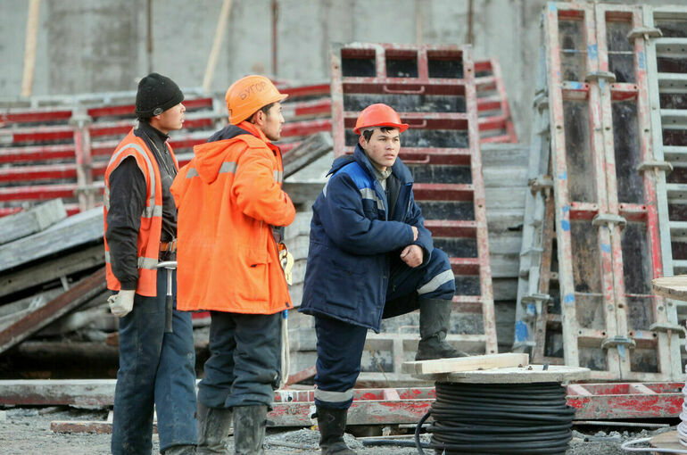 Госдума упростила миграционный учет иностранцев