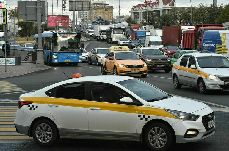Стало известно, какого не желтого цвета будут такси в Петербу­рге