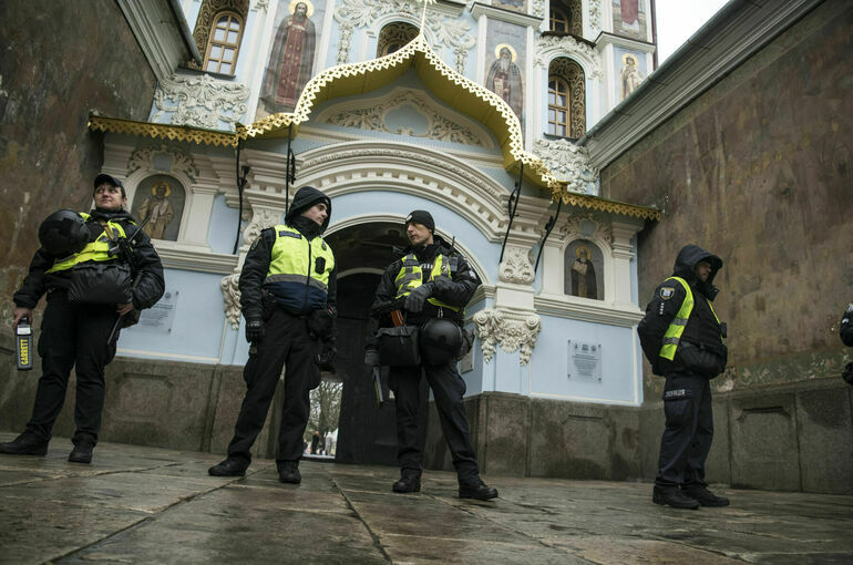 В УПЦ сообщили о взломе замков в Киево-Печерской лавре при полицейских