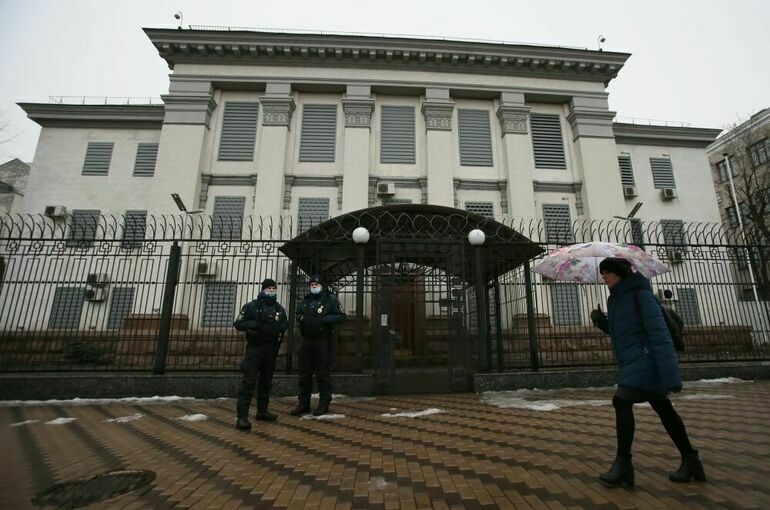Киевский горсовет разорвал договор аренды земли с посольством России