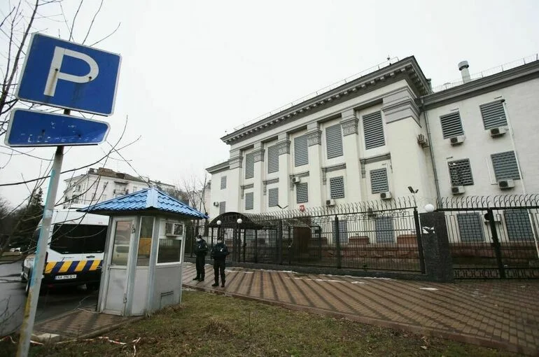 В Кремле заявили, что Москва ответит на действия Киева в отношении посольства РФ