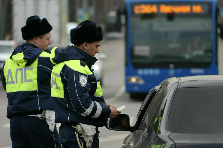 В Новгородской области перевернулся пассажирский микроавтобус