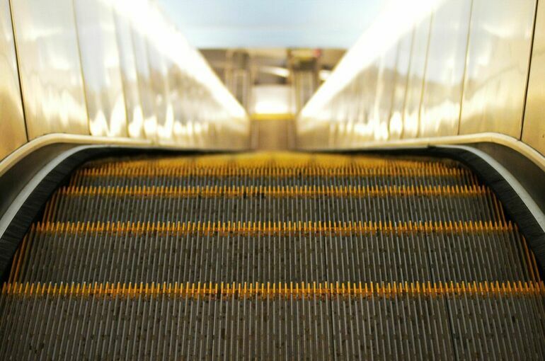 В Туле пьяный мужчина умер после падения с эскалатора в торговом центре