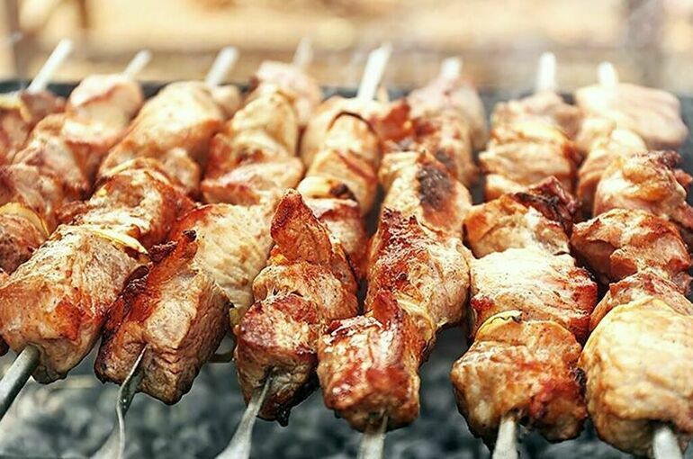 В Роспотребнадзоре рассказали, как правильно выбрать мясо для шашлыка