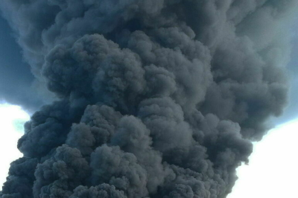 В Севастополе после атаки дрона загорелся топливный резервуар