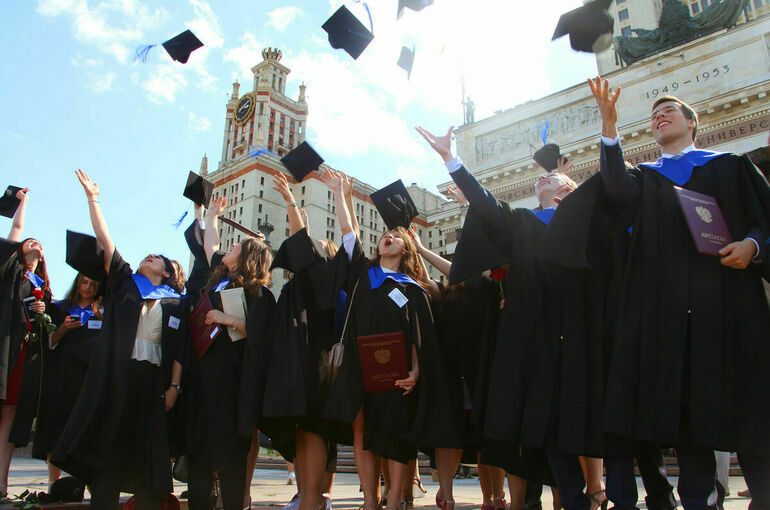 Выпускники вузов могут на несколько месяцев продлить действие льгот