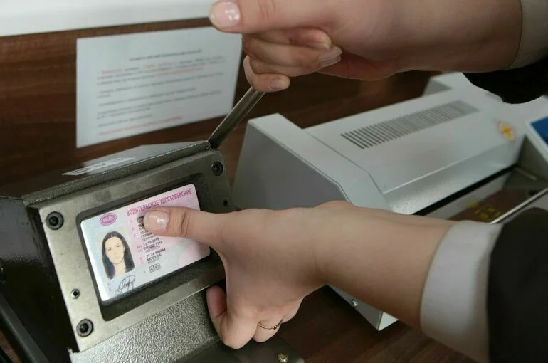 Верховный суд: Водительские права не считаются удостоверением личности