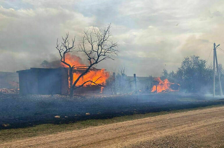 Два человека погибли при пожаре в деревне Старая Бисарка в Удмуртии