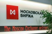 Курс доллара на Мосбирже упал ниже 77 рублей впервые с 31 марта