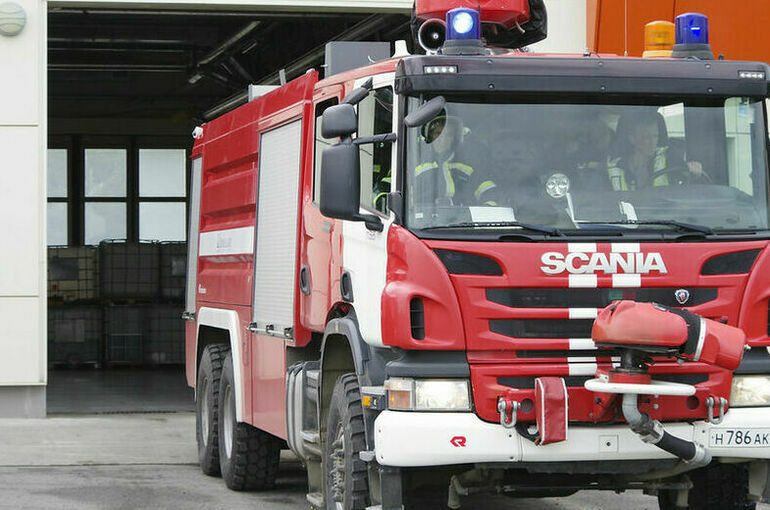 В Екатеринбурге горят склады с резиной и горючими жидкостями