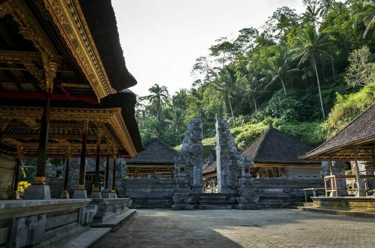 Губернатор Бали предложил на 100 лет отказаться от массового туризма 