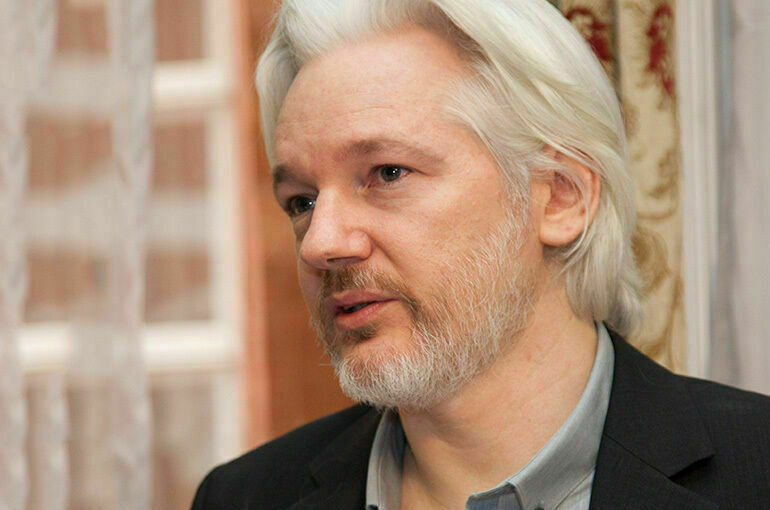 Ассанж попросил Карла III навестить его в тюрьме