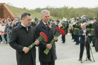Володин и Жапаров возложили цветы к Ржевскому мемориалу советскому солдату