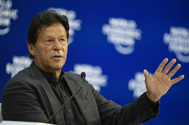 Экс-премьера Пакистана арестовали на 8 дней