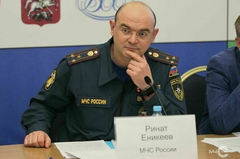 В МЧС уточнили сведения о возможном увольнении генерала Еникеева
