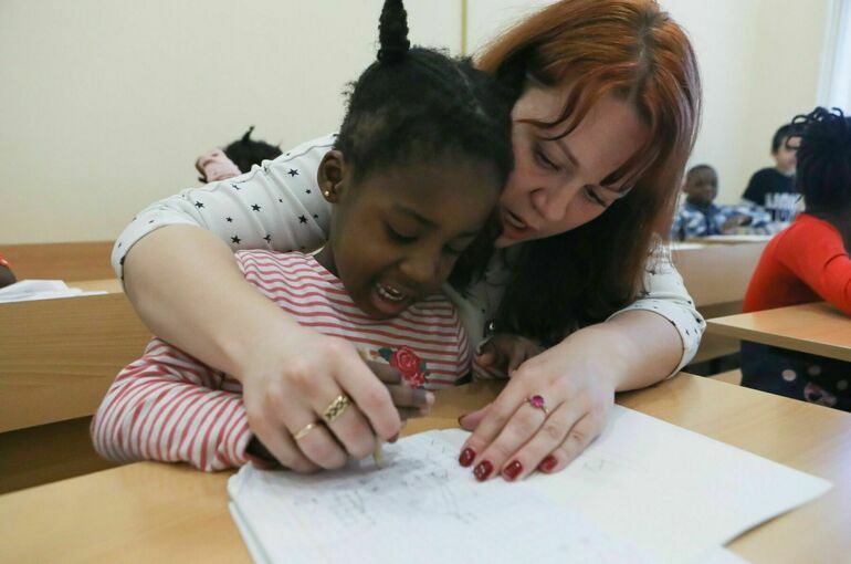 Иностранцам и их детям помогут адаптироваться в российском обществе