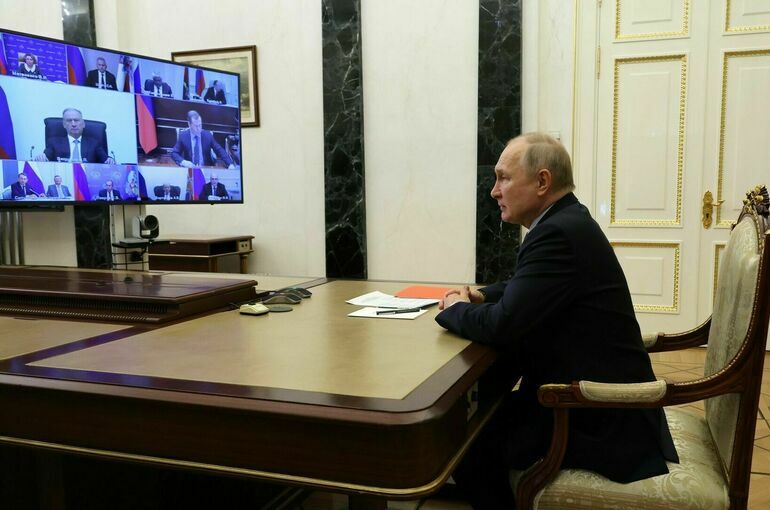 Путин обсудил с постоянными членами Совбеза РФ отношения со странами СНГ