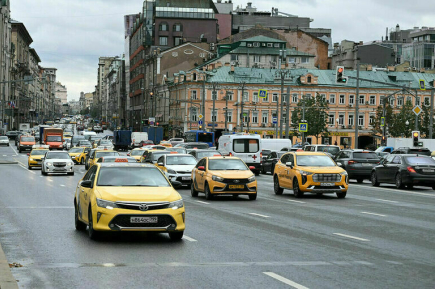 Таксистам предложат пересесть на отечественные авто