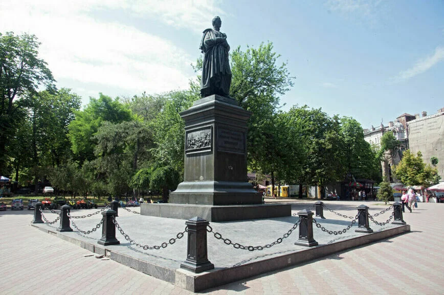 Памятник светлейшему князю Михаилу Воронцову в Одессе.