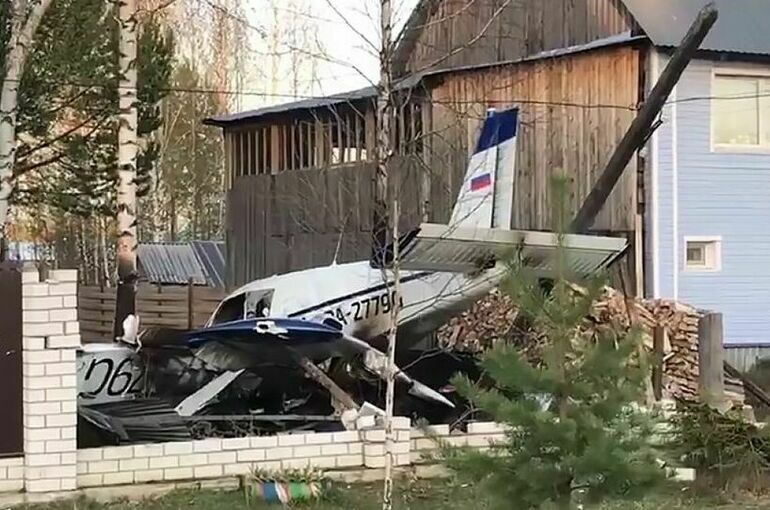 В Коми легкомоторный самолет упал рядом с жилым домом