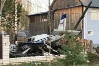 В Коми легкомоторный самолет упал рядом с жилым домом