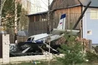 В Коми легкомоторный самолет упал рядом с жилым домом
