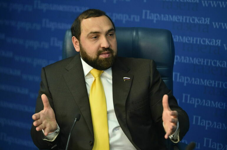 Хамзаев призвал учить детей китайскому и арабскому языкам вместо английского