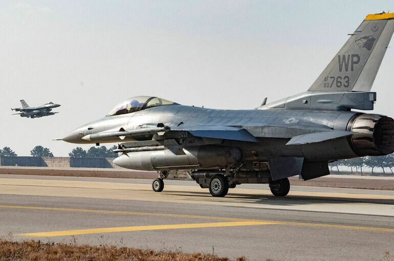 В США назвали приоритетом поставку Украине самолетов F-16