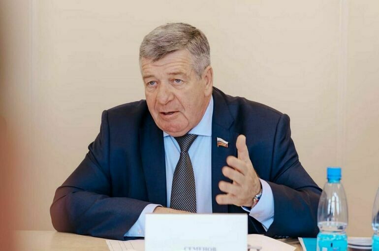 Семенов сложил полномочия федерального сенатора