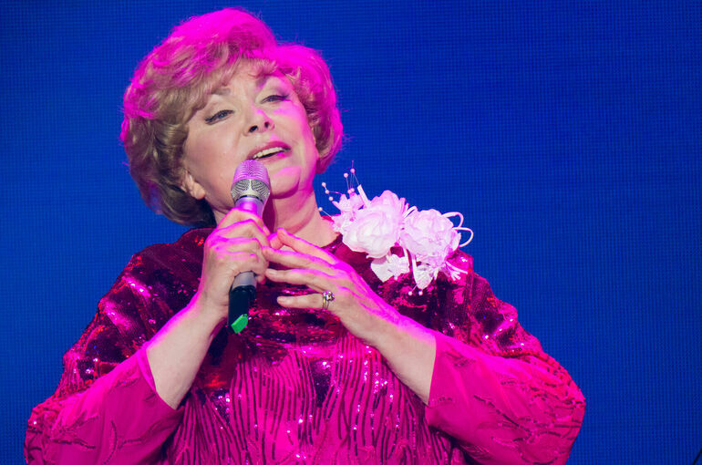 Эдита Пьеха стала почетным гражданином Петербурга 