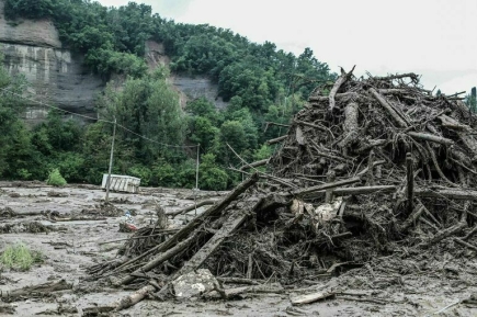 Дожди и наводнения спровоцировали тысячи оползней на севере Италии