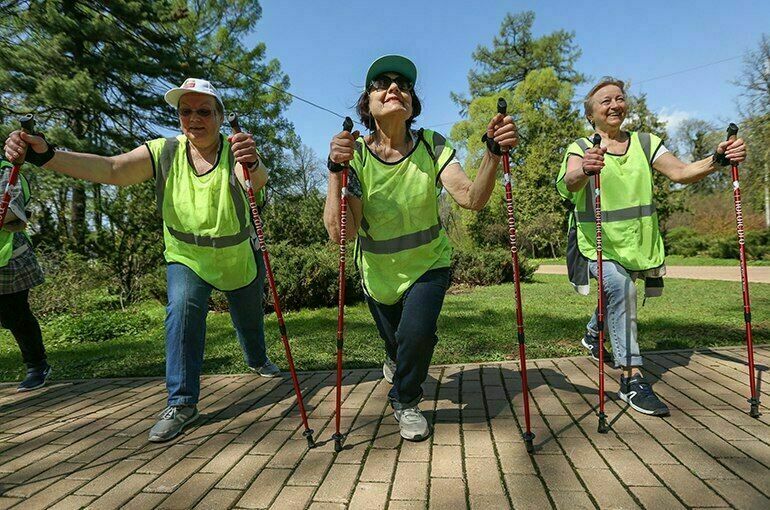 Тюменцы открыли сенаторам секрет долголетия