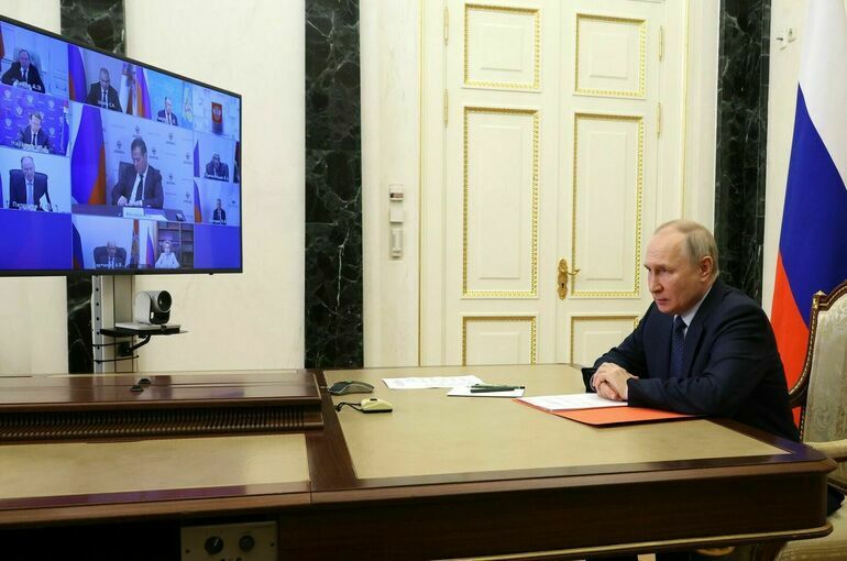 Путин обсудил с членами Совбеза меры поддержки участников СВО