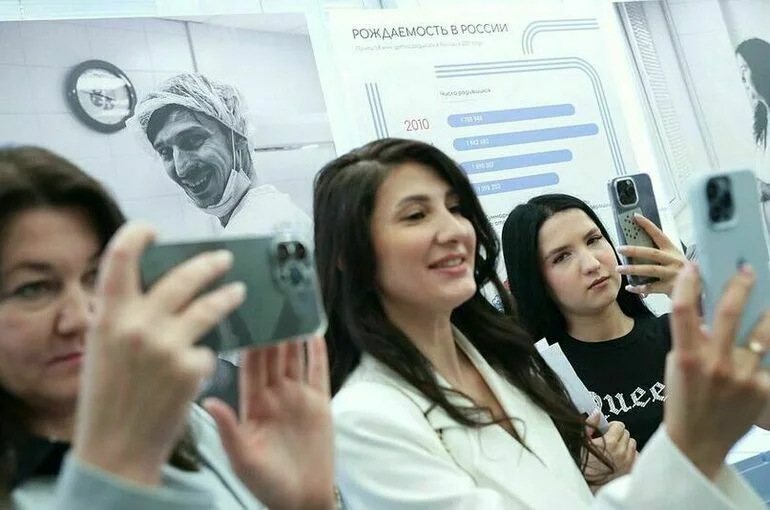 В Госдуме открылась фотовыставка «История рождения»