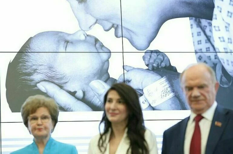 В Госдуме открылась фотовыставка «История рождения»