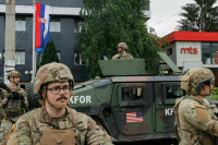 Министр обороны Сербии выразил недовольство действиями НАТО в Косове