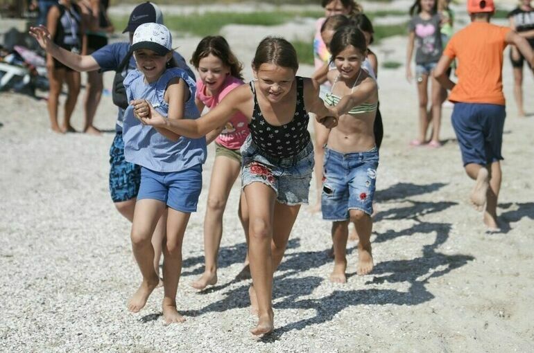 Роспотребнадзор согласился вернуть родительские дни в детских лагерях