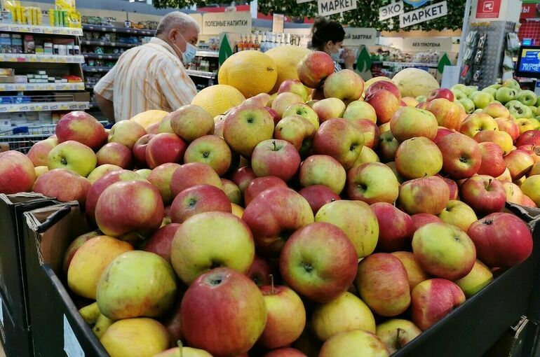 Депутат Чернышов предложил обязать школы кормить детей фруктами